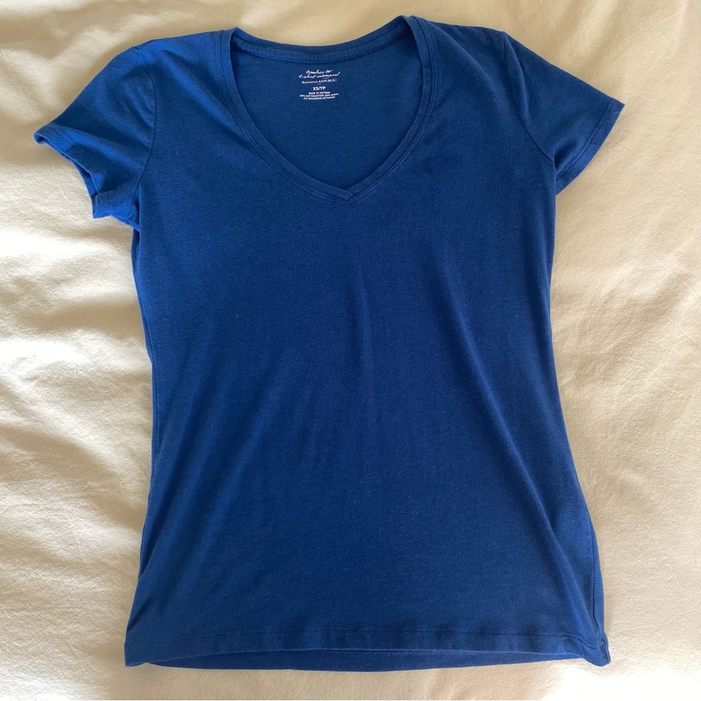 Banana Republic v neck tshirt